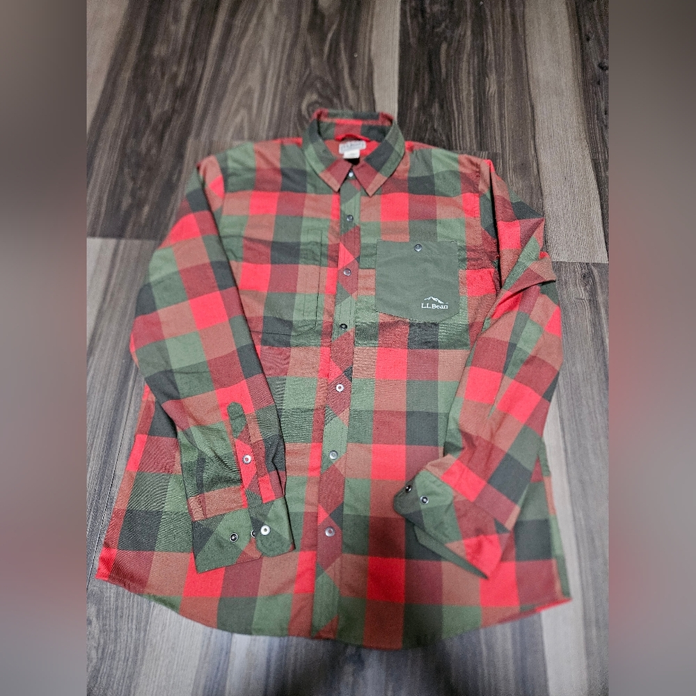 L L Bean Men’s MED Shirt Regular Fit Green & Red Plaid Long Sleeve Snap Button